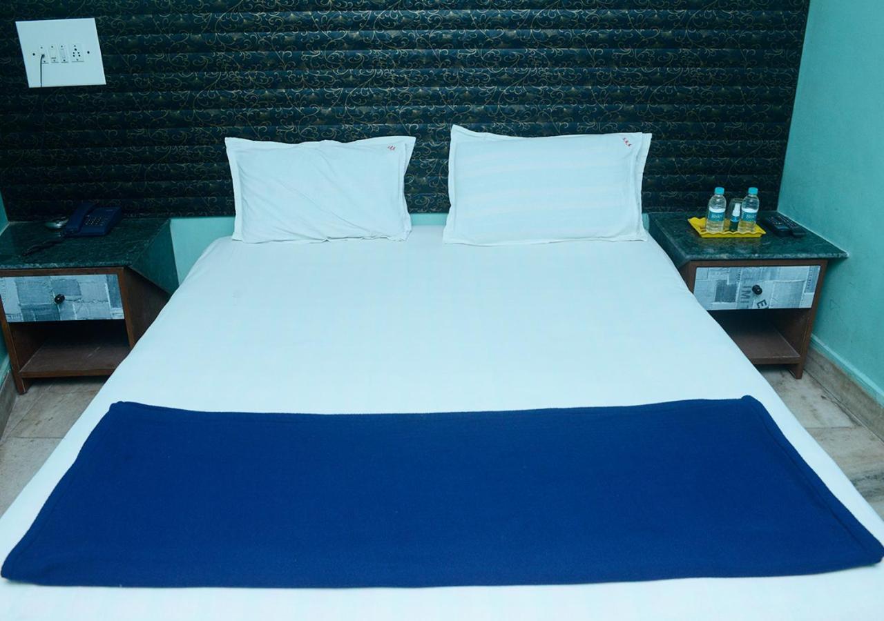 SRK Hotel- Grant Road Mumbai  Buitenkant foto