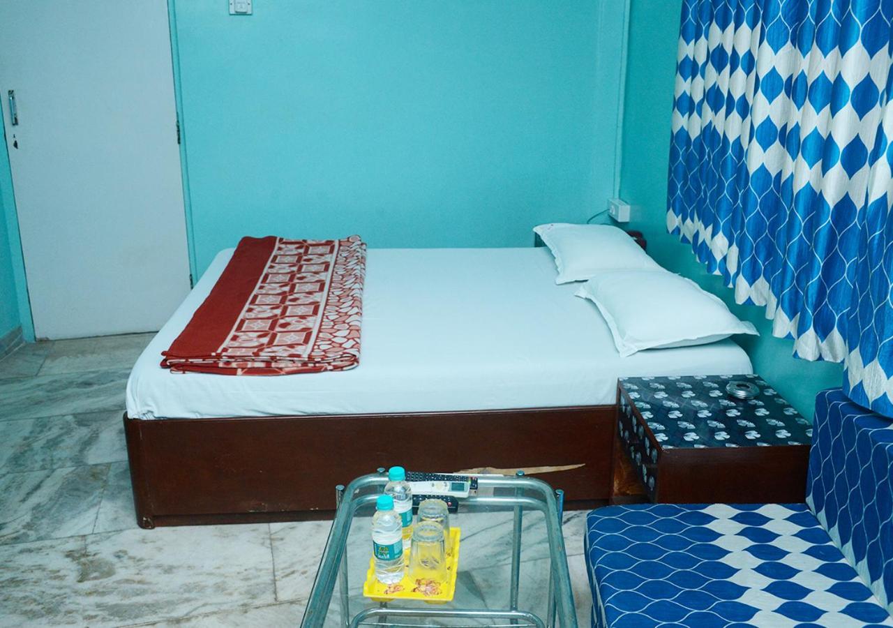 SRK Hotel- Grant Road Mumbai  Buitenkant foto