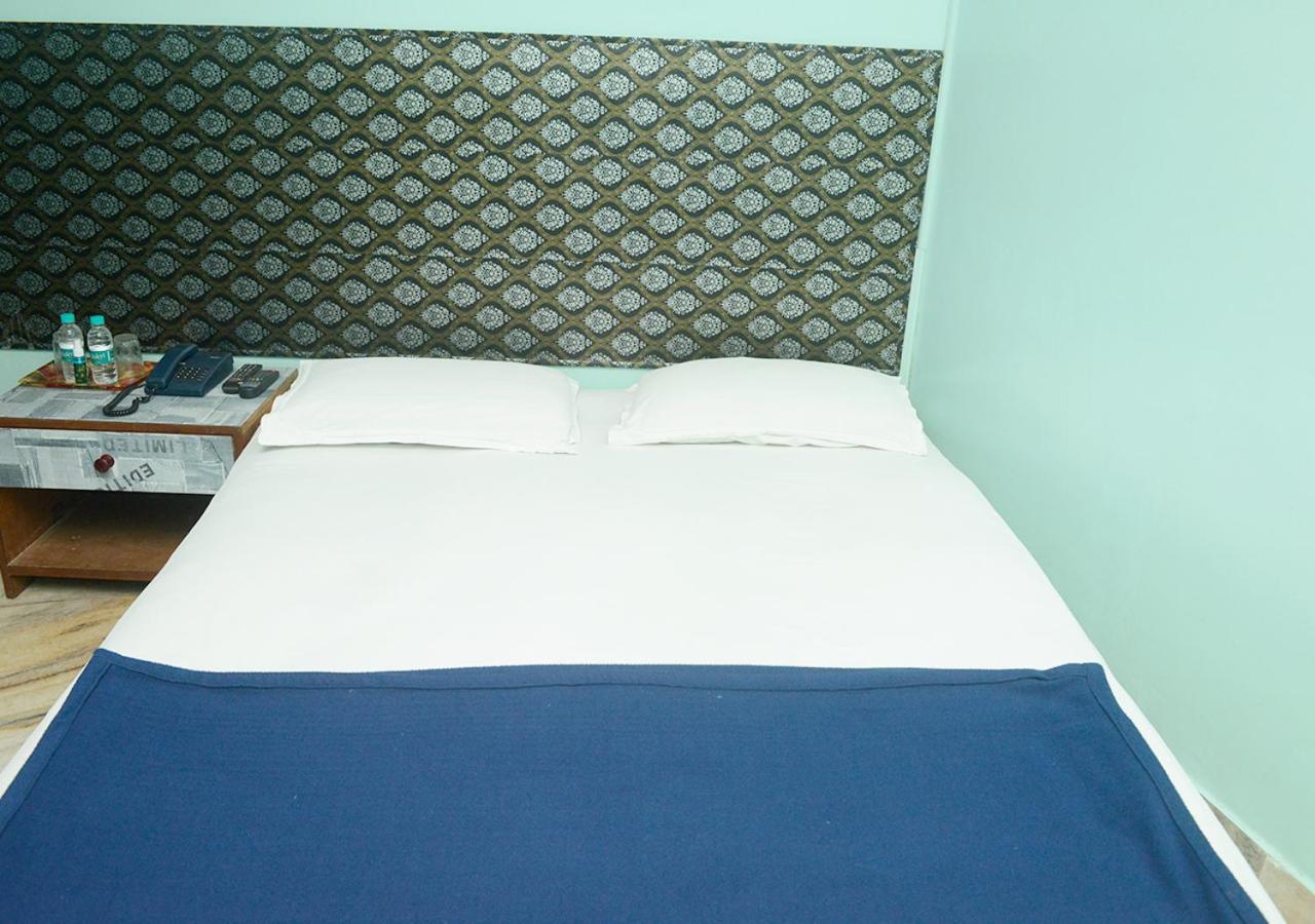 SRK Hotel- Grant Road Mumbai  Buitenkant foto