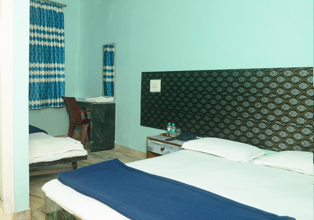 SRK Hotel- Grant Road Mumbai  Buitenkant foto