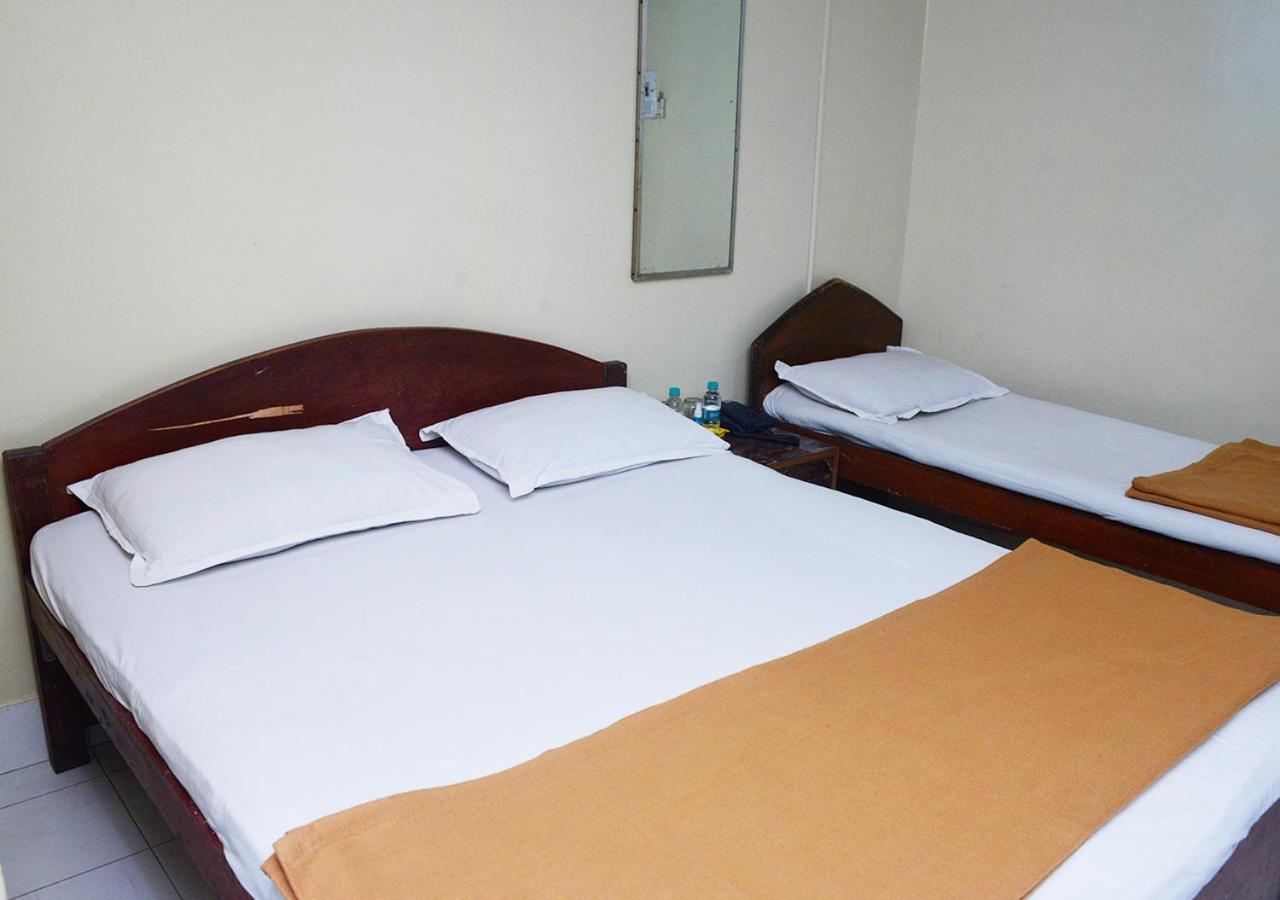 SRK Hotel- Grant Road Mumbai  Buitenkant foto