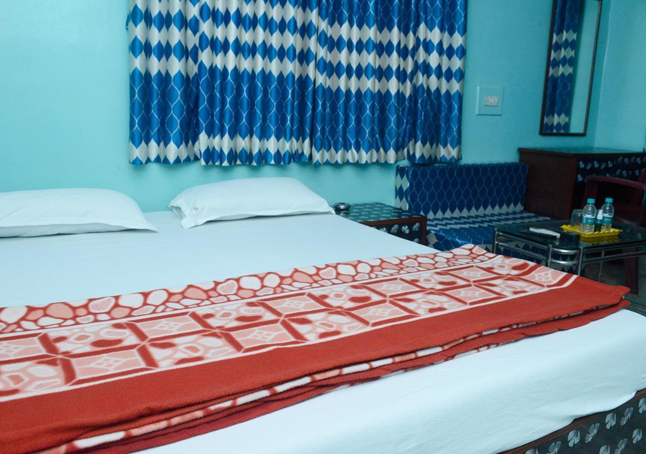 SRK Hotel- Grant Road Mumbai  Buitenkant foto