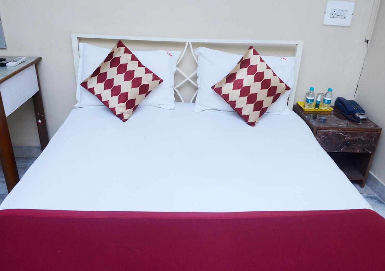 SRK Hotel- Grant Road Mumbai  Buitenkant foto