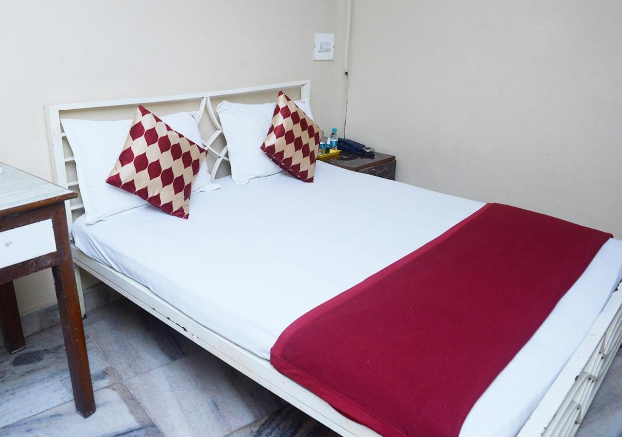 SRK Hotel- Grant Road Mumbai  Buitenkant foto